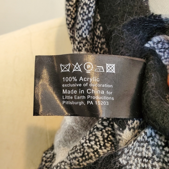 BNWT Black Plaid NHL Las Vegas Golden Knights Blanket Scarf Little Earth - Picture 3 of 7